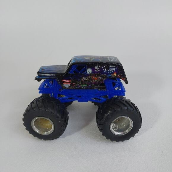 Hot Wheels 2012 Monster Jam Son-uva Digger Truck Mattel 1:64 Die-cast - Picture 2 of 5